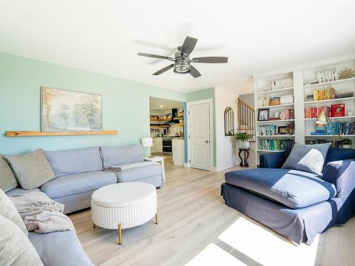 46 Coastal View Lane, Canoe Cove, PE - Indoor Photo Showing Living Room