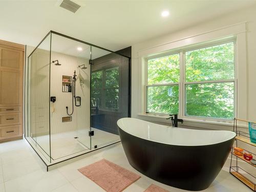 46 Coastal View Lane, Canoe Cove, PE - Indoor Photo Showing Bathroom