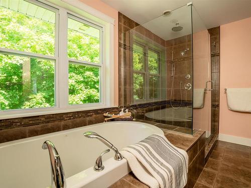 46 Coastal View Lane, Canoe Cove, PE - Indoor Photo Showing Bathroom