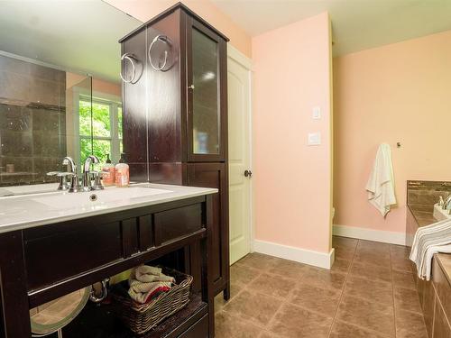 46 Coastal View Lane, Canoe Cove, PE - Indoor Photo Showing Bathroom