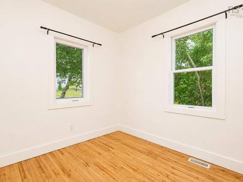 33 Richmond Street, Sydney, NS - Indoor Photo Showing Other Room