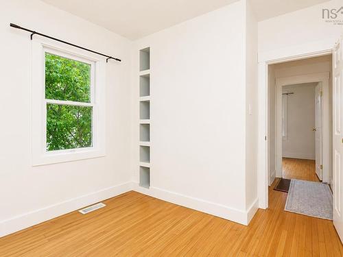 33 Richmond Street, Sydney, NS - Indoor Photo Showing Other Room