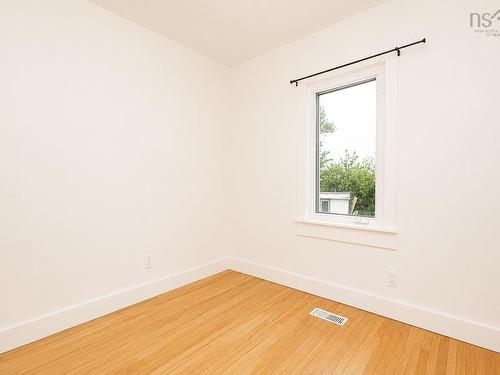 33 Richmond Street, Sydney, NS - Indoor Photo Showing Other Room