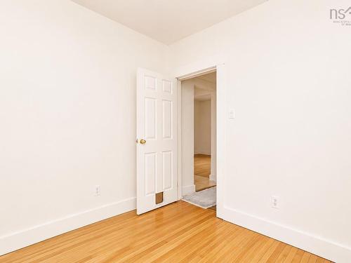 33 Richmond Street, Sydney, NS - Indoor Photo Showing Other Room