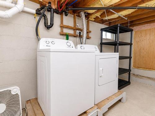 33 Richmond Street, Sydney, NS - Indoor Photo Showing Laundry Room