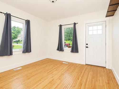 33 Richmond Street, Sydney, NS - Indoor Photo Showing Other Room