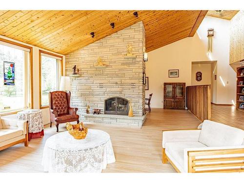 4600 Mapleward Rd., Thunder Bay, ON - Indoor Photo Showing Living Room With Fireplace