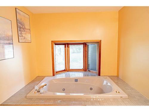 4600 Mapleward Rd., Thunder Bay, ON - Indoor Photo Showing Bathroom