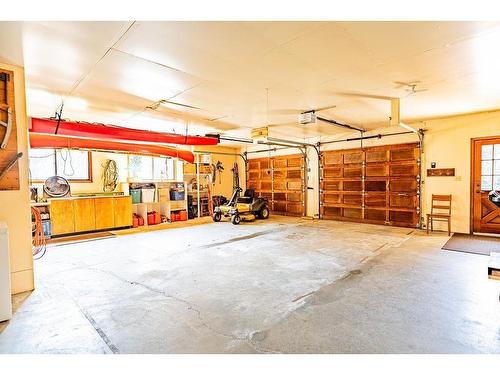 4600 Mapleward Rd., Thunder Bay, ON - Indoor Photo Showing Garage
