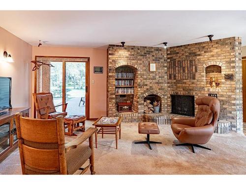 4600 Mapleward Rd., Thunder Bay, ON - Indoor Photo Showing Living Room With Fireplace