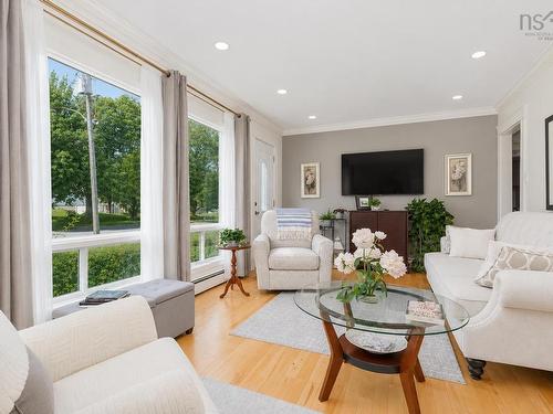 74 Church Street, Florence, NS - Indoor Photo Showing Living Room