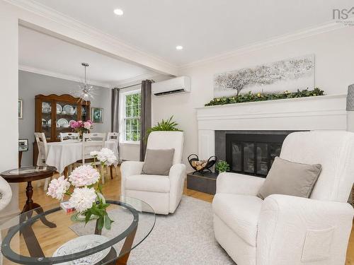 74 Church Street, Florence, NS - Indoor Photo Showing Living Room