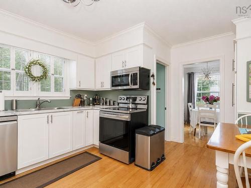 74 Church Street, Florence, NS - Indoor Photo Showing Kitchen With Double Sink