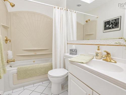 74 Church Street, Florence, NS - Indoor Photo Showing Bathroom