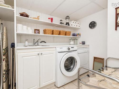 74 Church Street, Florence, NS - Indoor Photo Showing Laundry Room