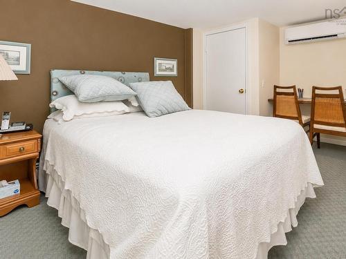 74 Church Street, Florence, NS - Indoor Photo Showing Bedroom