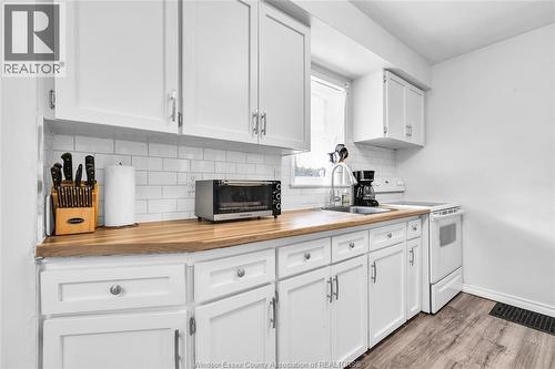 1451 Henry Ford Centre Drive, Windsor, ON - Indoor Photo Showing Kitchen