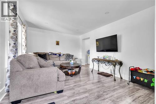 1451 Henry Ford Centre Drive, Windsor, ON - Indoor Photo Showing Living Room