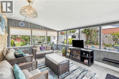 937 Park Avenue W, Burlington, ON -  Photo Showing Living Room