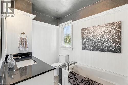 937 Park Avenue W, Burlington, ON - Indoor
