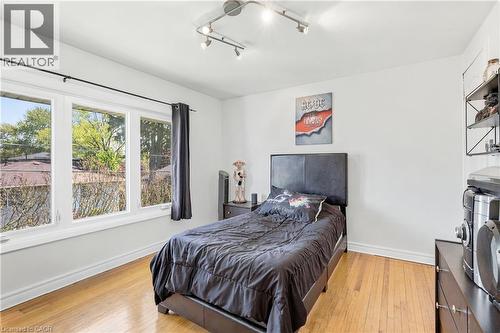 937 Park Avenue W, Burlington, ON - Indoor Photo Showing Bedroom