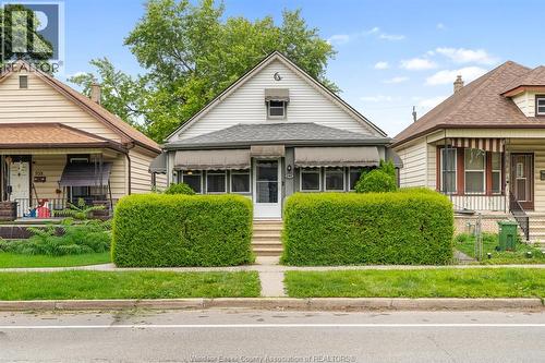 942 Lincoln ROAD  Windsor, ON N8Y 2H2