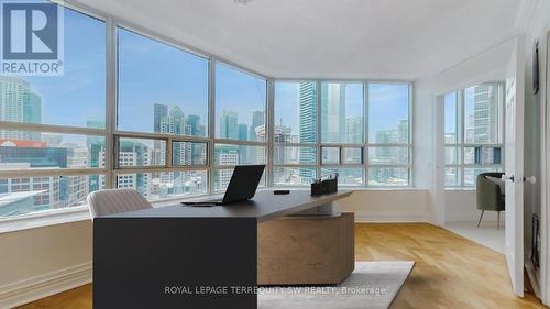 2001 - 71 Simcoe Street, Toronto, ON - Indoor Photo Showing Office