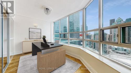 2001 - 71 Simcoe Street, Toronto, ON - Indoor Photo Showing Office