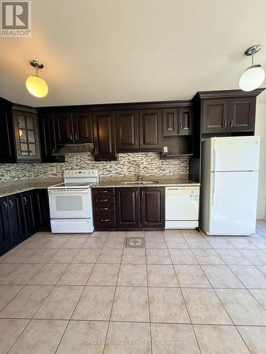 102 Misty Hills Trail, Toronto, ON - Indoor Photo Showing Kitchen
