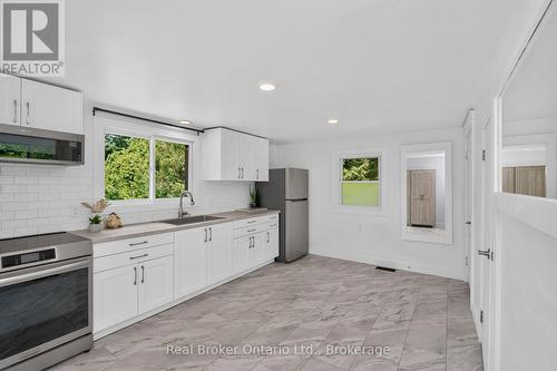 44 Balm Beach Road W, Tiny (Perkinsfield), ON - Indoor Photo Showing Kitchen