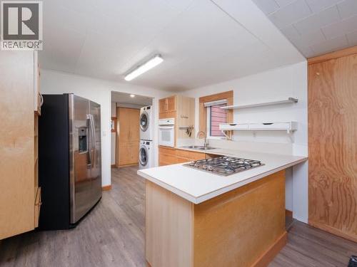606 Ogilvie Street, Whitehorse, YT - Indoor Photo Showing Kitchen