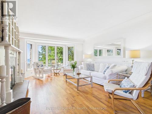 5 Spark Lane, Kincardine, ON - Indoor Photo Showing Living Room