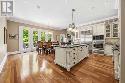 46 Lake Woods Drive, Whitchurch-Stouffville, ON - Indoor Photo Showing Kitchen With Upgraded Kitchen