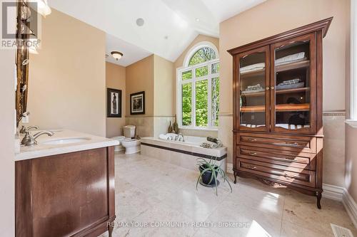 46 Lake Woods Drive, Whitchurch-Stouffville, ON - Indoor Photo Showing Bathroom