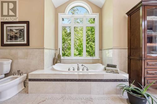 46 Lake Woods Drive, Whitchurch-Stouffville, ON - Indoor Photo Showing Bathroom