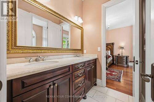 46 Lake Woods Drive, Whitchurch-Stouffville, ON - Indoor Photo Showing Bathroom