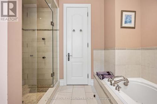 46 Lake Woods Drive, Whitchurch-Stouffville, ON - Indoor Photo Showing Bathroom