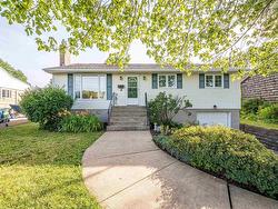 8 Windward Avenue  Dartmouth, NS B2W 2H1