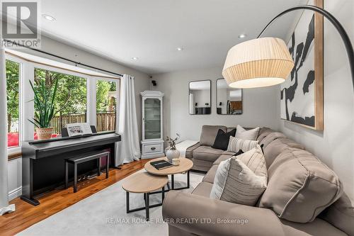 36 Nimrod Crescent, Brampton, ON - Indoor Photo Showing Living Room