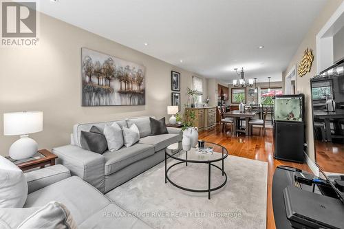 36 Nimrod Crescent, Brampton, ON - Indoor Photo Showing Living Room