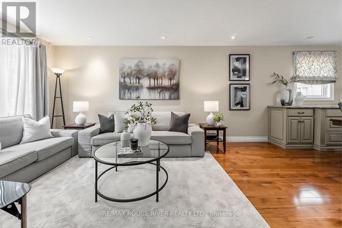 36 Nimrod Crescent, Brampton, ON - Indoor Photo Showing Living Room