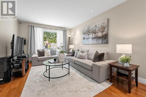 36 Nimrod Crescent, Brampton, ON - Indoor Photo Showing Living Room