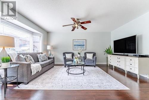 150 Mccready Drive, Milton, ON - Indoor Photo Showing Living Room