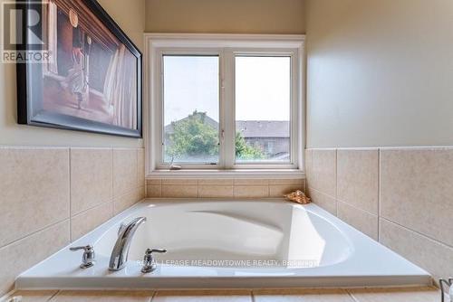 150 Mccready Drive, Milton, ON - Indoor Photo Showing Bathroom