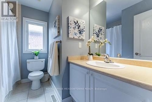 150 Mccready Drive, Milton, ON - Indoor Photo Showing Bathroom