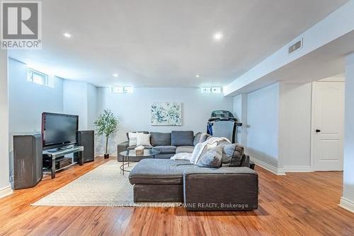 150 Mccready Drive, Milton, ON - Indoor Photo Showing Living Room