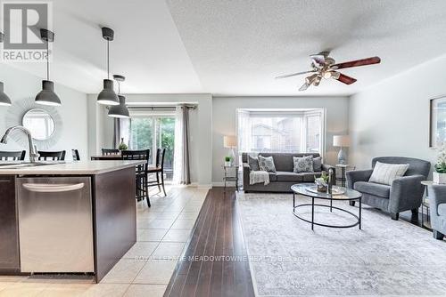 150 Mccready Drive, Milton, ON - Indoor Photo Showing Living Room