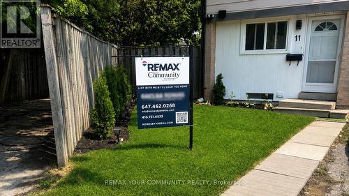 11 GRANTBROOK COURT  Brampton, ON L6S 2K8