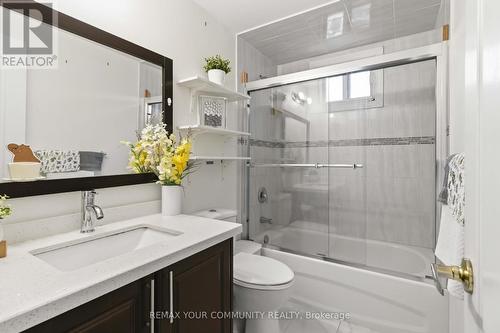 11 Grantbrook Court, Brampton, ON - Indoor Photo Showing Bathroom