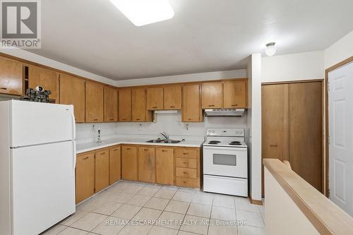 44 Mcdonald Court, Hamilton, ON - Indoor Photo Showing Kitchen With Double Sink
